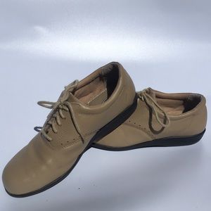 Dr Scholl's Double Air-Pillo Beige Tennis Shoes